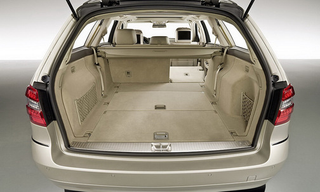 Illustration for article titled 2010 Mercedes E-Class Estate Debuts Ahead Of Frankfurt